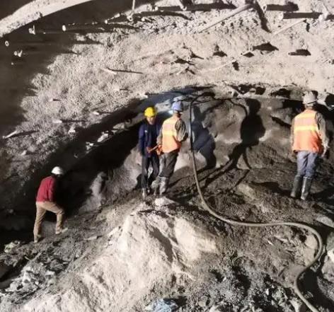 炎陵隧道拱顶带模注浆料，微膨胀注浆料的特点及施工工艺